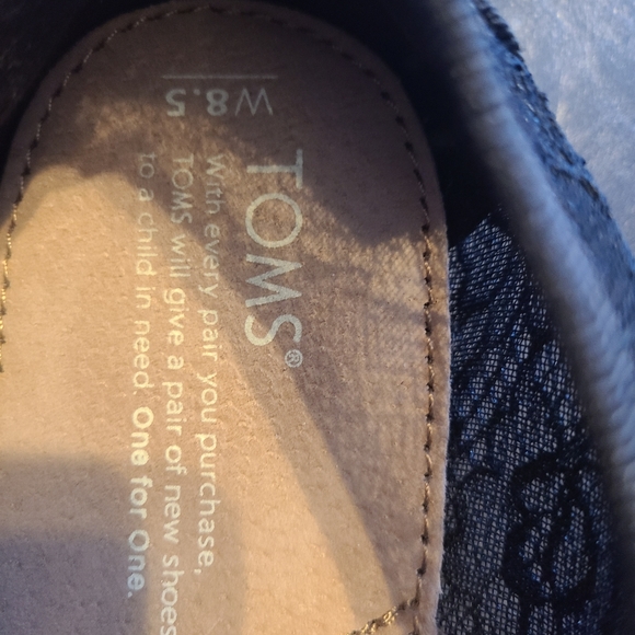 Toms - Picture 2 of 2